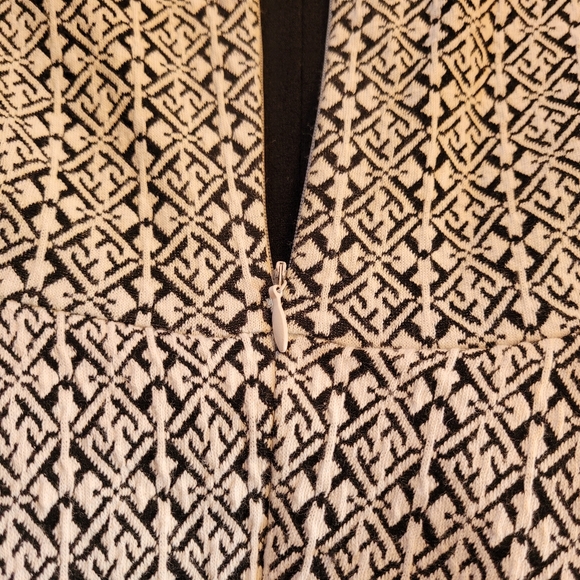 EUC Miami Size Small Black and Gray Women's Dress V Neck Cap Sleeve Zip Back - Picture 6 of 10